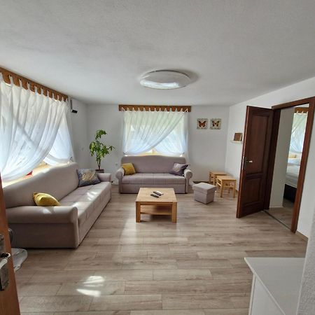 Stol Apartments Zirovnica Екстериор снимка