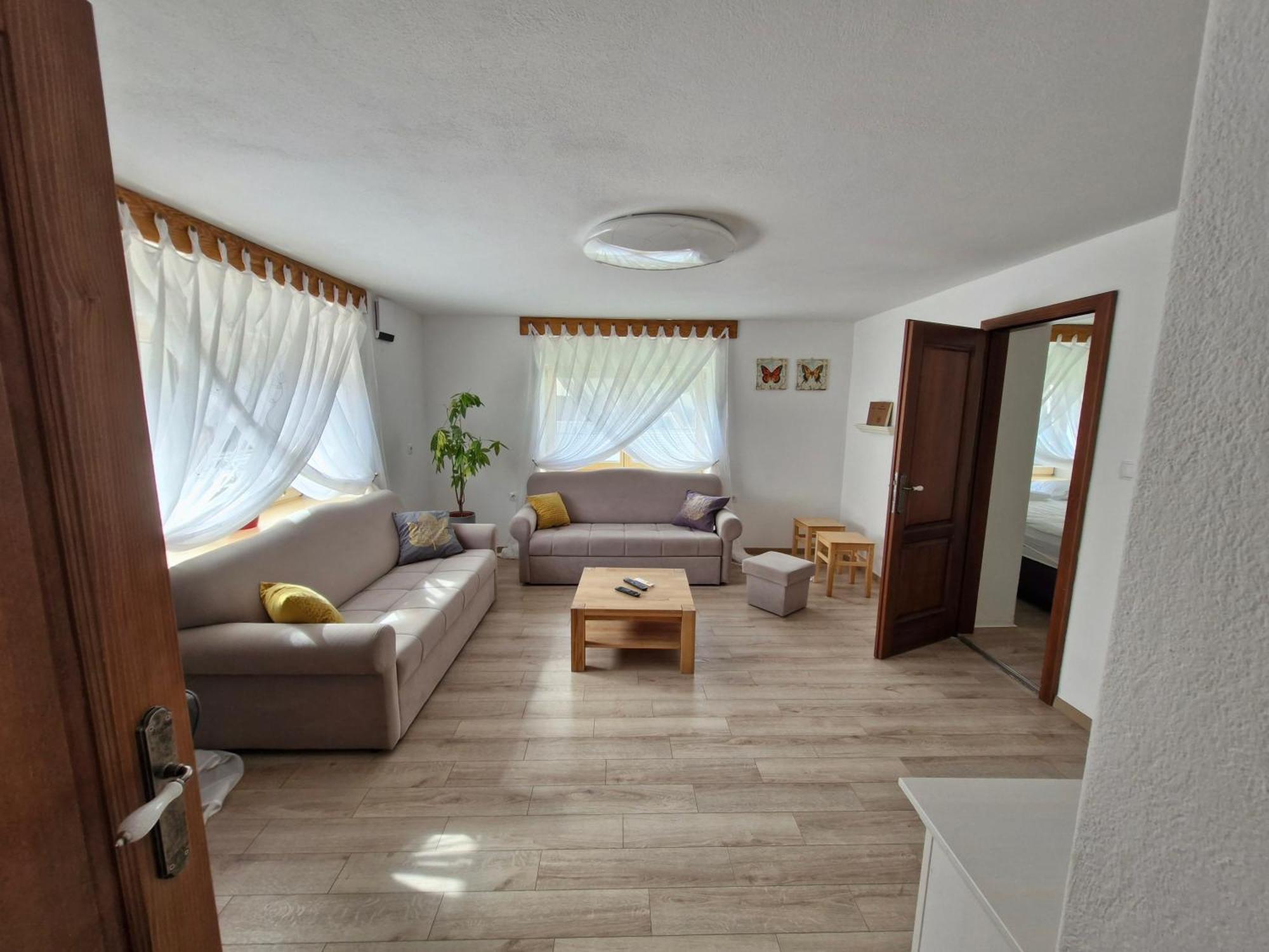 Stol Apartments Zirovnica Екстериор снимка