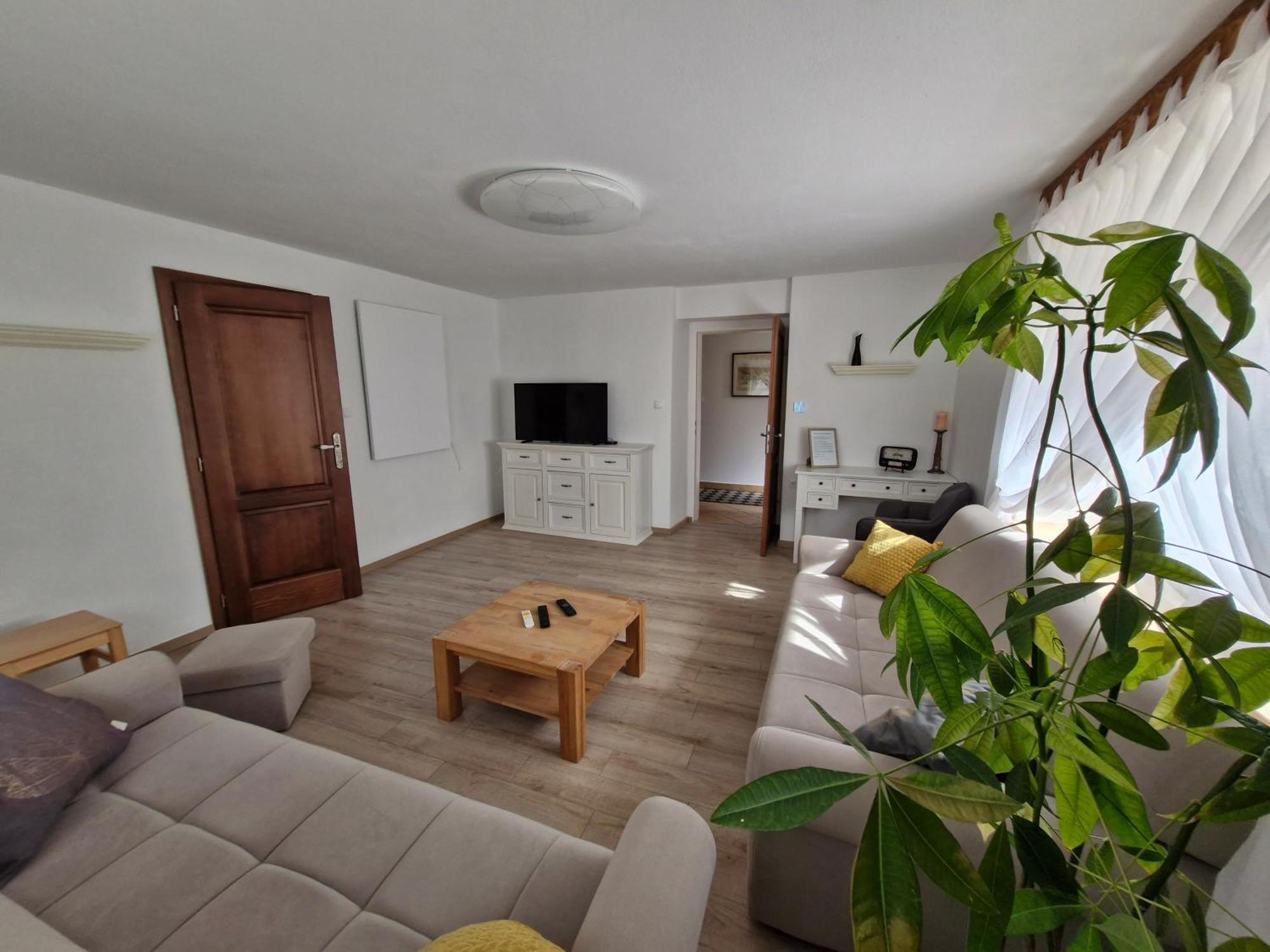 Stol Apartments Zirovnica Екстериор снимка
